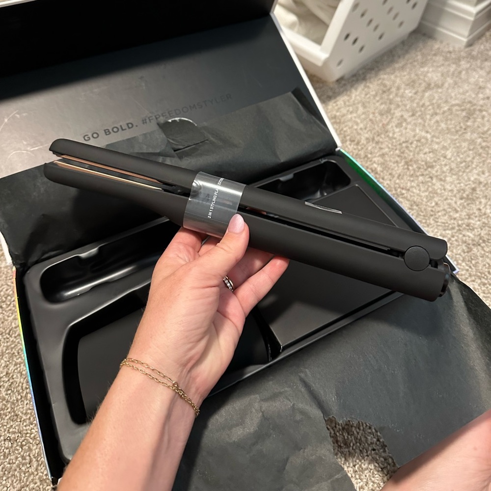 Gimme Beauty Wireless Straighter - new in box.